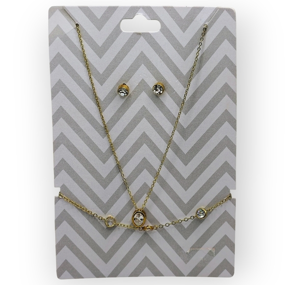 NWOT Elegant Gold Tone Necklace and Earring Set With Bracelet - Picture 4 of 4